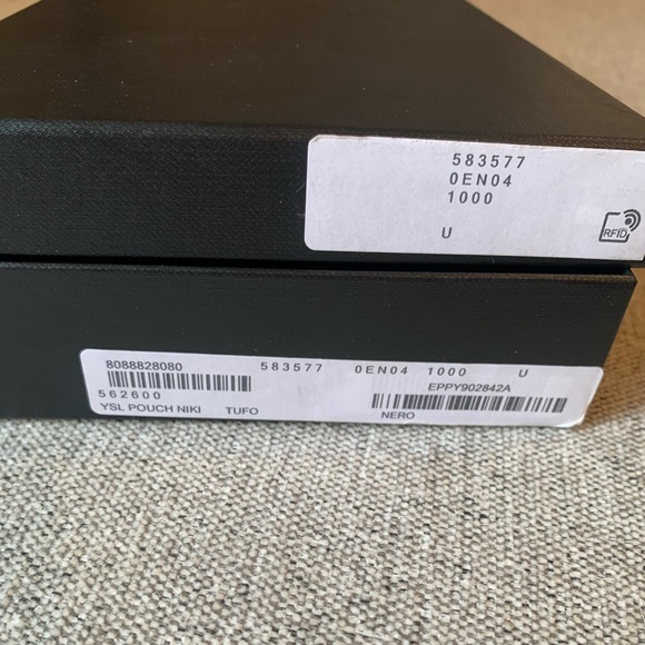 Authentic Saint Laurent Crinkle Leather Monogram Niki Bill Pouch in Black - Picture 14 of 14